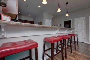 Dining - Upscale Condo closest to SILVER  DOLLAR CITY, TABLE ROCK LAKE & BRANSON GOLF (Branson)