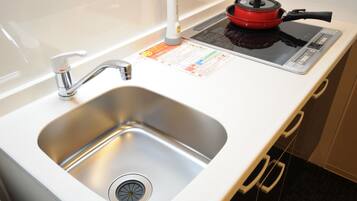 Fridge, microwave, stovetop, cookware/dishes/utensils