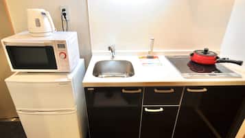 Fridge, microwave, stovetop, cookware/dishes/utensils