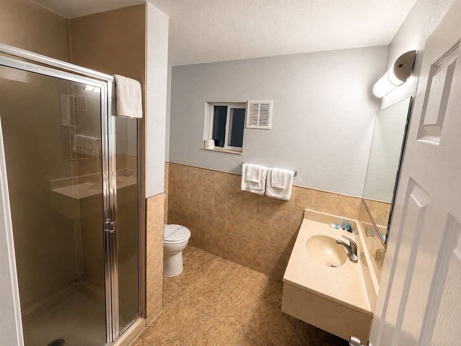 Basic Single Room, 1 Queen Bed | Bathroom | Shower, towels, soap, shampoo