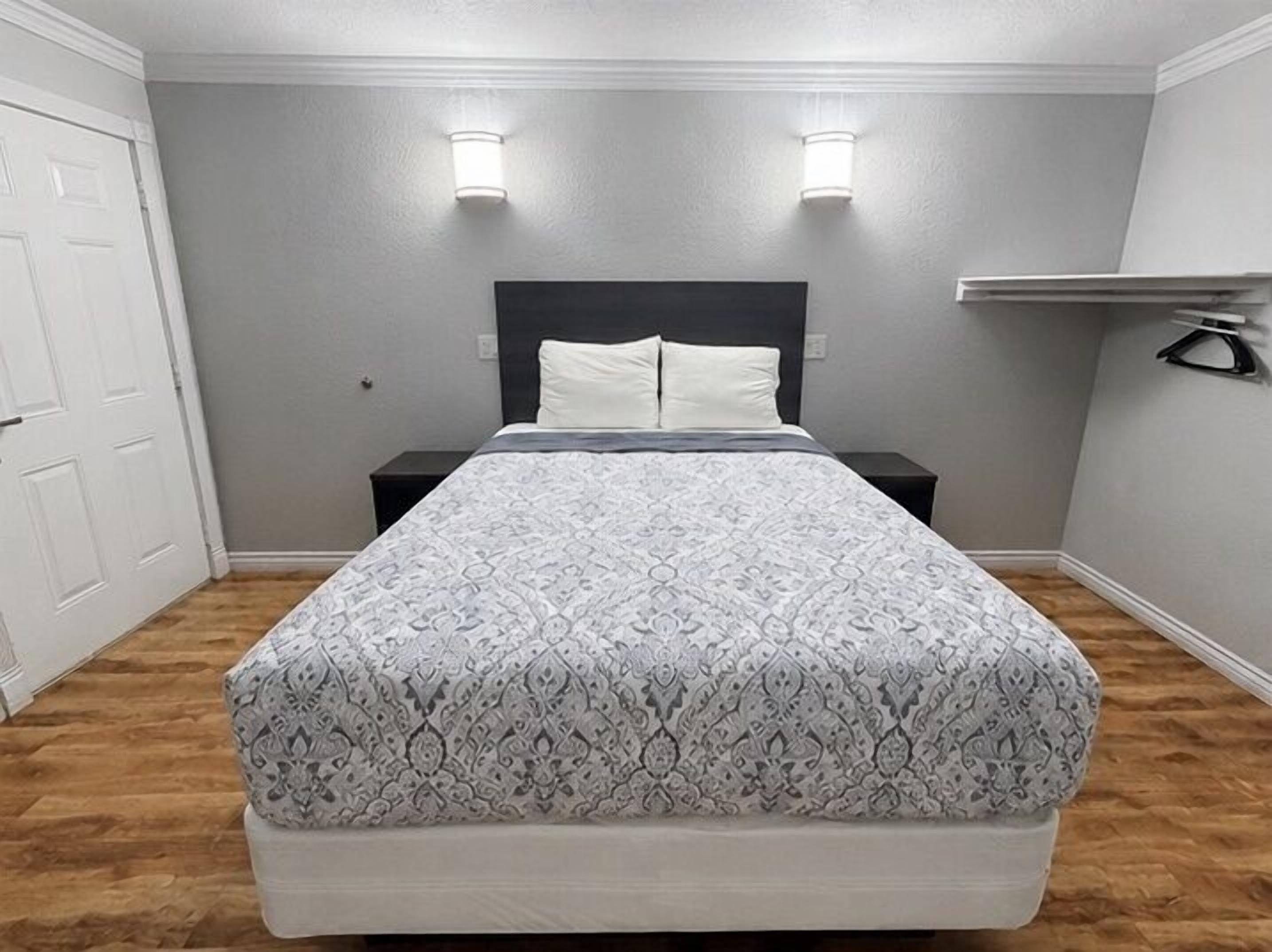 Escrivaninha, Wi-Fi de cortesia, roupa de cama