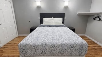 Escrivaninha, Wi-Fi de cortesia, roupa de cama