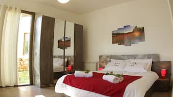 2 chambres, bureau, fer et planche Ă repasser, lit parapluie