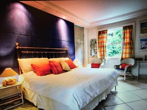 6 bedrooms, WiFi - HOUSE ON TOP OF THE LAGOON - Breathtaking View and Freshness in the Atlantic Forest (RJ)