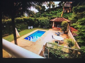 Indoor pool, outdoor pool - HOUSE ON TOP OF THE LAGOON - Breathtaking View and Freshness in the Atlantic Forest (RJ)