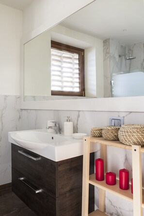 Bathtub, hair dryer, bidet, towels - Il Fienile (Pontassieve)