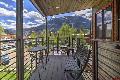 Modern Downtown Loft in Heart of Silverton