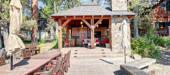 Mellow Cove Retreat!! Private Dock and Outdoor Kitchen!!