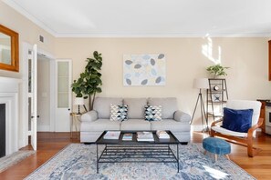 Téléviseur, foyer, bureau