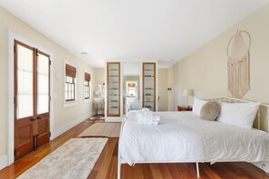 1 chambre, fer et planche à repasser, lit de bébé portatif, Wi-Fi