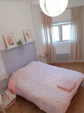 2 bedrooms, iron/ironing board, travel cot, WiFi