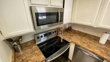 Frigorífic, microones, forn i placa de cuina