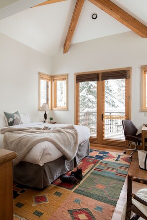 3 bedrooms, desk, iron/ironing board, WiFi