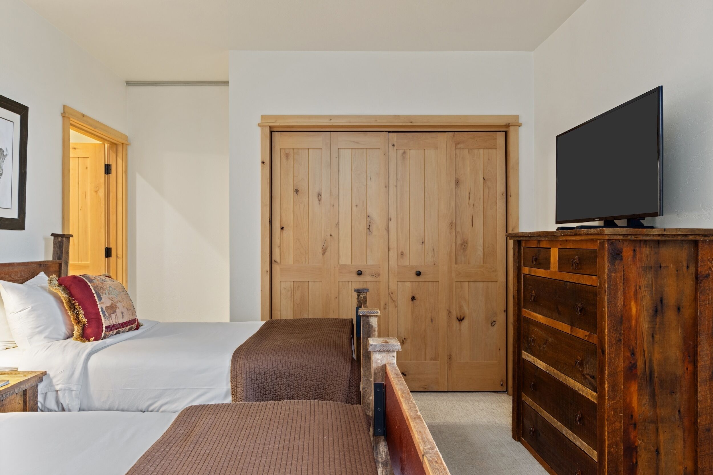 3 bedrooms, desk, iron/ironing board, WiFi