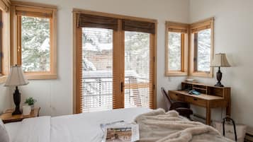 3 bedrooms, desk, iron/ironing board, WiFi