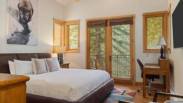 3 bedrooms, desk, iron/ironing board, WiFi