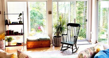 Cozy and charming coastal retreat