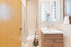 Apartment | Bathroom | Shower, free toiletries, towels