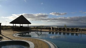 Piscine extérieure, piscine chauffée