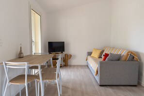 Living area - Villa feet in the water  (Solaro)