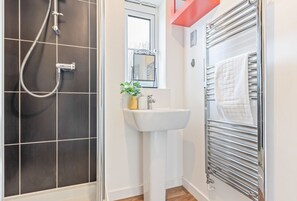 Combined shower/bathtub, hair dryer