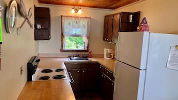 Fridge, microwave, oven, coffee/tea maker