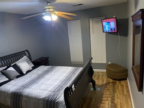 4 slaapkamers, een strijkplank/strijkijzer, gratis wifi, beddengoed