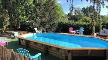 Utomhuspool och uppvärmd pool