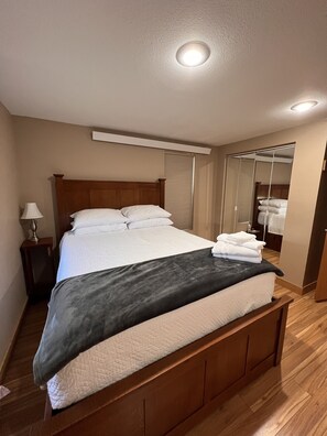 3 bedrooms, iron/ironing board, free WiFi, bed sheets - Farmhouse on Hi-Line near hunting and fishing enroute to Glacier National Park  (Rudyard)