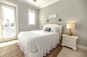 5 slaapkamers, een bureau, een strijkplank/strijkijzer, gratis wifi