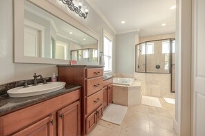 Combined shower/bathtub, jetted bath, hair dryer, towels - Blue Me Away on 30A! Luxury home with golf cart access INCLUDED (Santa Rosa Beach)