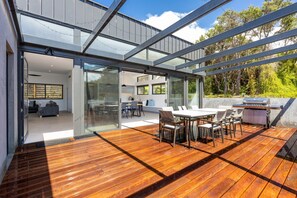 Outdoor dining - CONTEMPORARY, MODERN & STYLISH ROSETTA HOLIDAY HOME IN SORRENTO (Sorrento)