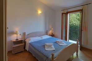 2 bedrooms, travel crib, free WiFi