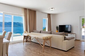 Smart-TV, peis og DVD-spiller