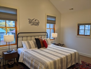 3 slaapkamers, een strijkplank/strijkijzer, gratis wifi, beddengoed