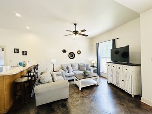 Smart TV - Chateau 17, spacious townhouse in Tickfaw, LA (Tickfaw)