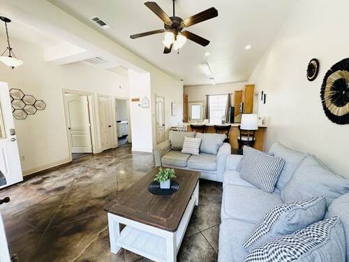 Chateau 17, spacious townhouse in Tickfaw, LA