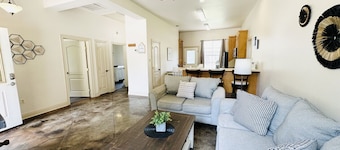 Chateau 17, spacious townhouse in Tickfaw, LA