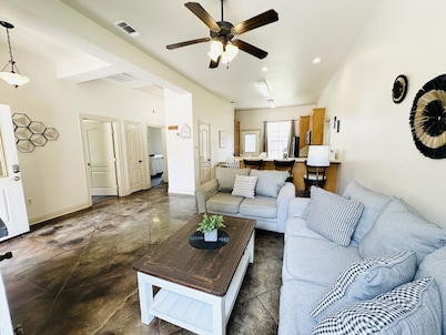 Chateau 17, spacious townhouse in Tickfaw, LA