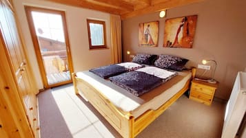 2 Schlafzimmer, Schreibtisch, Bügeleisen/Bügelbrett, Reisekinderbett