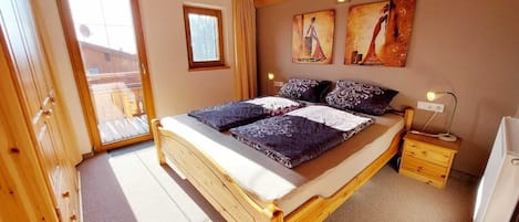 2 bedrooms, desk, iron/ironing board, travel crib