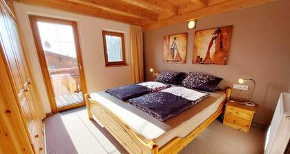 Beautiful, cozy and comfortable vacation home on Lake Lechsee right on the edge of the forest