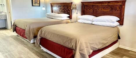 Classic-Doppelzimmer | Hochwertige Bettwaren, Schreibtisch, laptopgeeigneter Arbeitsplatz