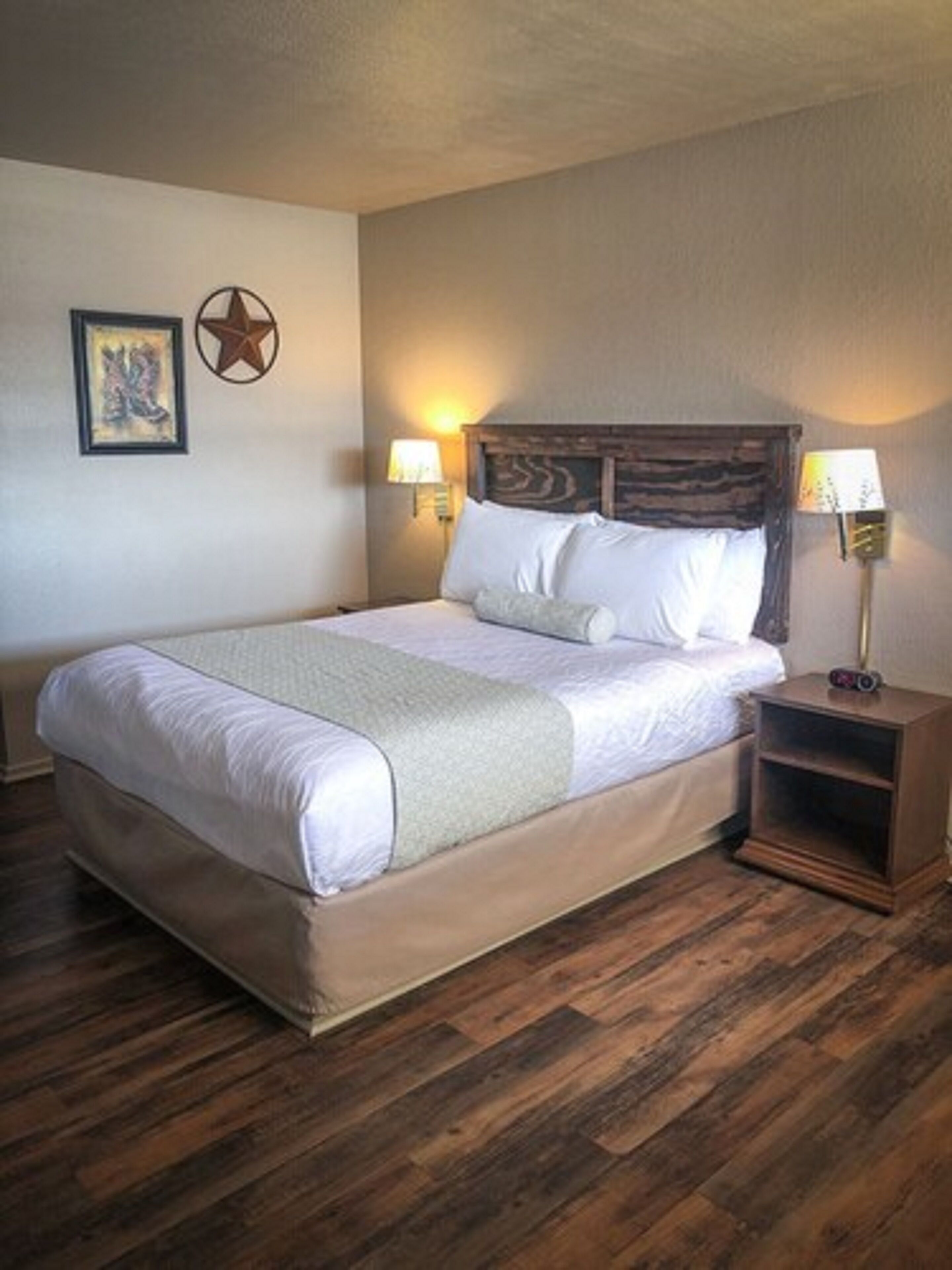 Classic Single Room | Premium bedding, desk, laptop workspace, iron/ironing board