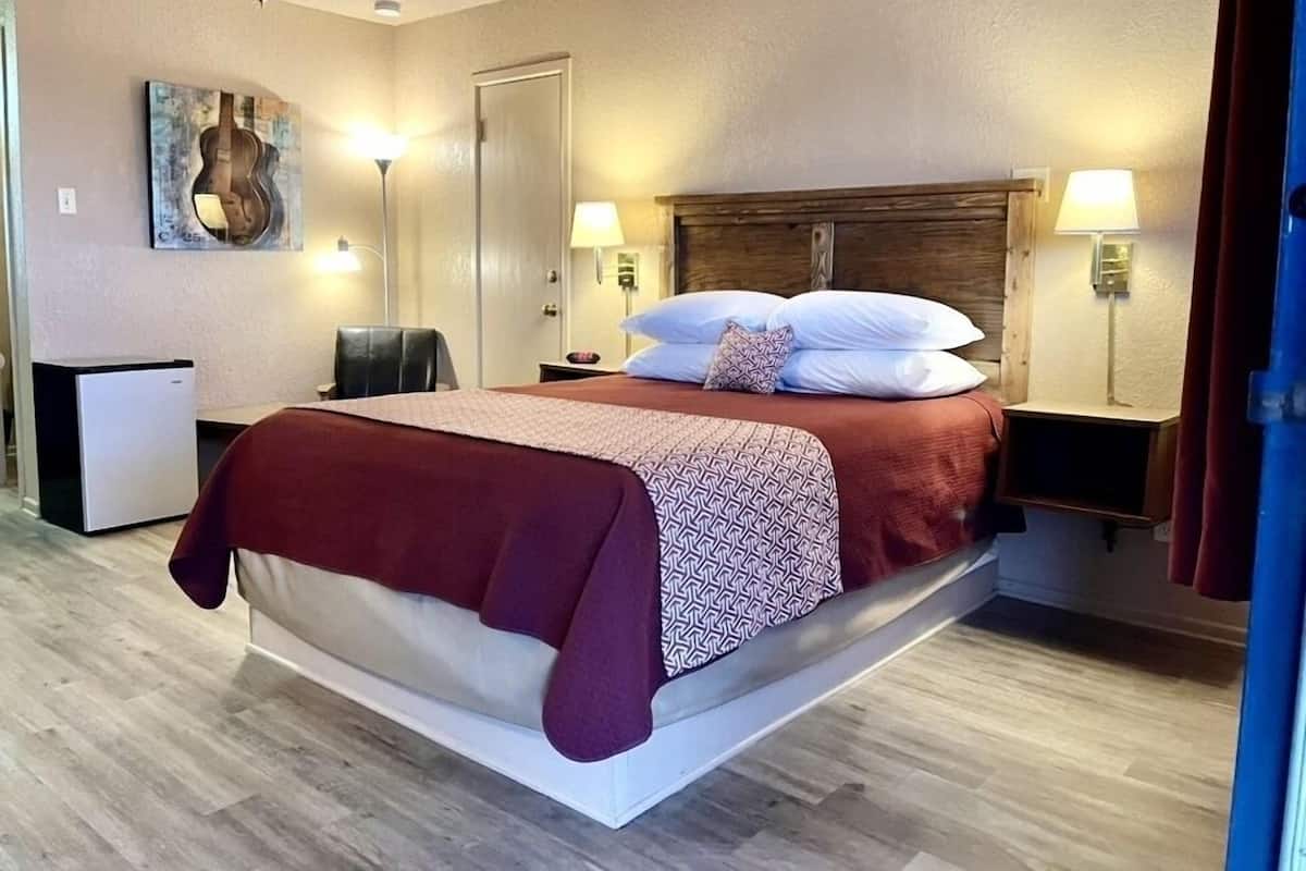 Habitación individual clásica | Ropa de cama de alta calidad y escritorio