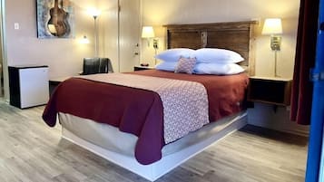Habitación individual clásica | Ropa de cama de alta calidad y escritorio