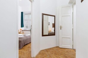 3 bedrooms, desk, iron/ironing board, WiFi