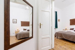 3 Schlafzimmer, Schreibtisch, Bügeleisen/Bügelbrett, WLAN