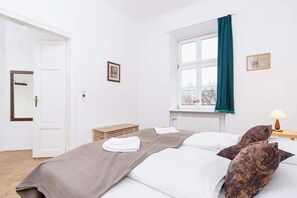 3 bedrooms, desk, iron/ironing board, WiFi