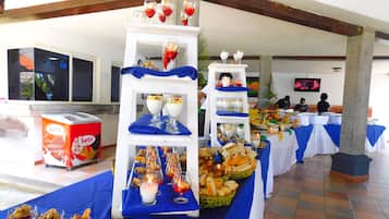 Daily cooked-to-order breakfast for a fee